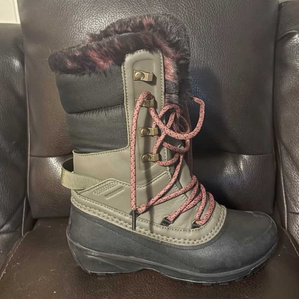 The North Face Women's Winter Boots - Black and Pink
